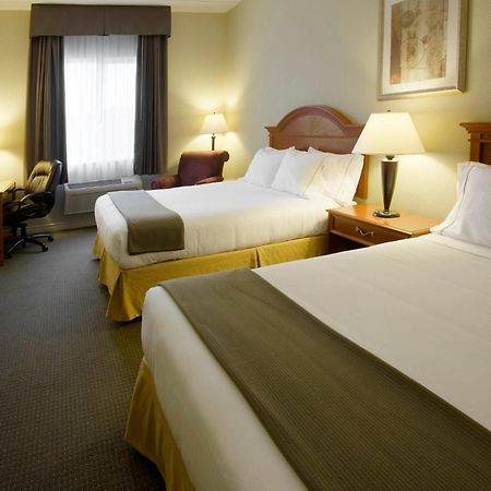 Holiday Inn Express Hotel & Suites 1000 Islands - Gananoque By Ihg Exterior foto