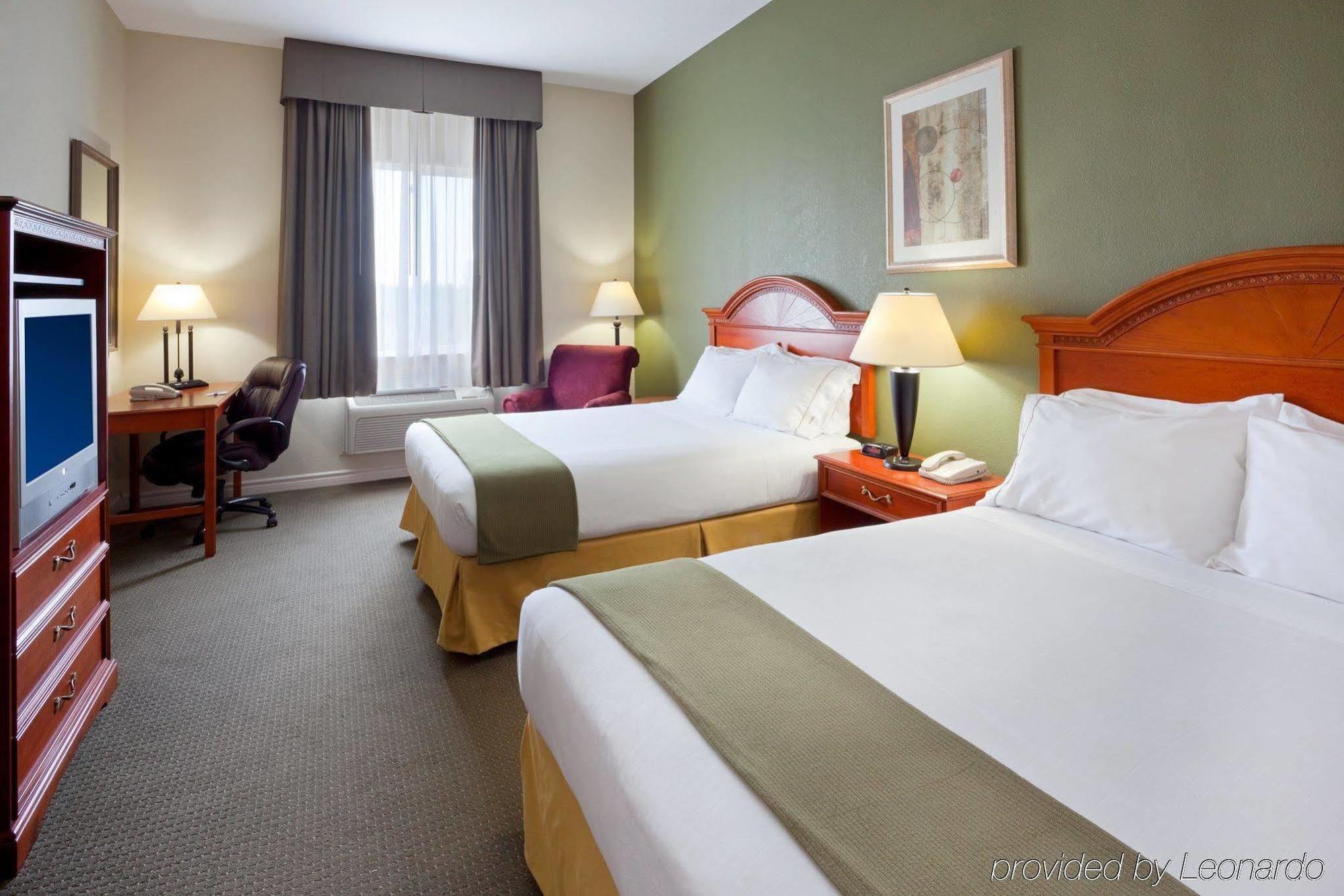 Holiday Inn Express Hotel & Suites 1000 Islands - Gananoque By Ihg Exterior foto